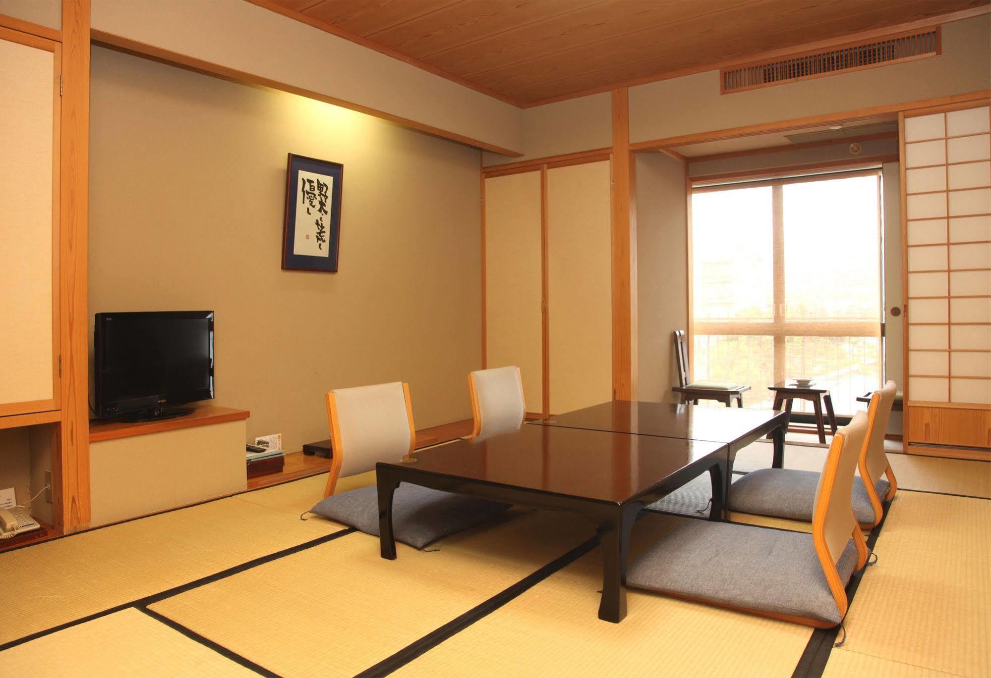 Yorozuya Annex Yurakuan Hotel Yamanouchi  Bagian luar foto