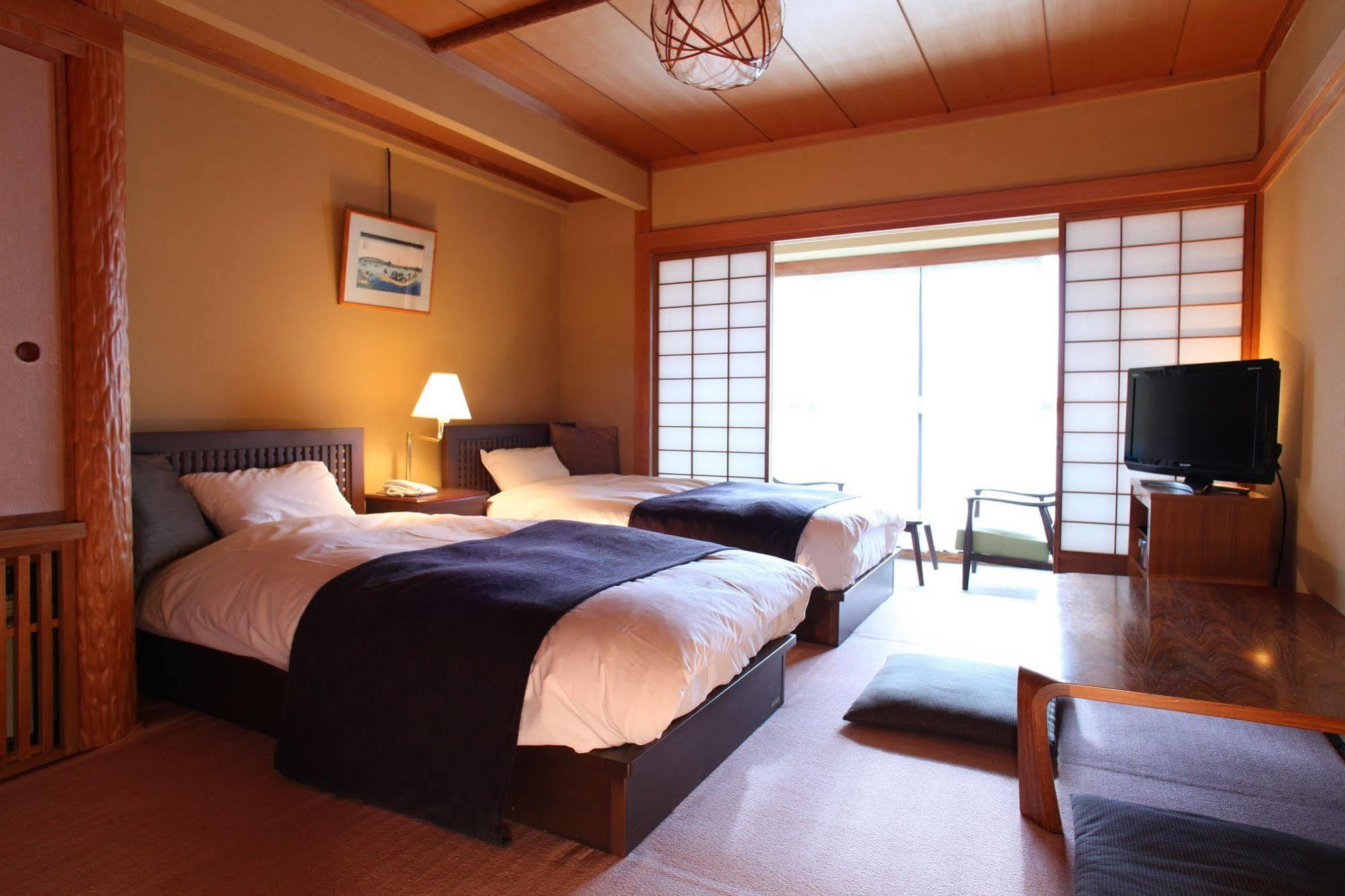 Yorozuya Annex Yurakuan Hotel Yamanouchi  Bagian luar foto